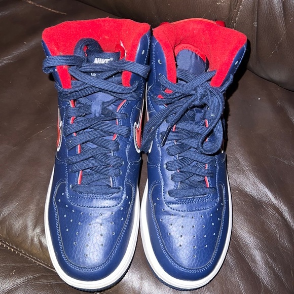 Use Nikes - Picture 2 of 3